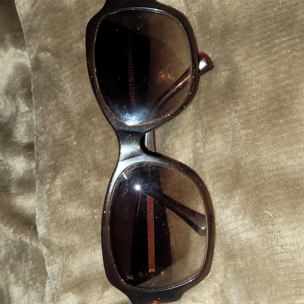 $350 EMT Louis Vuitton Brown and Gold Sunglasses with Luxurious Style